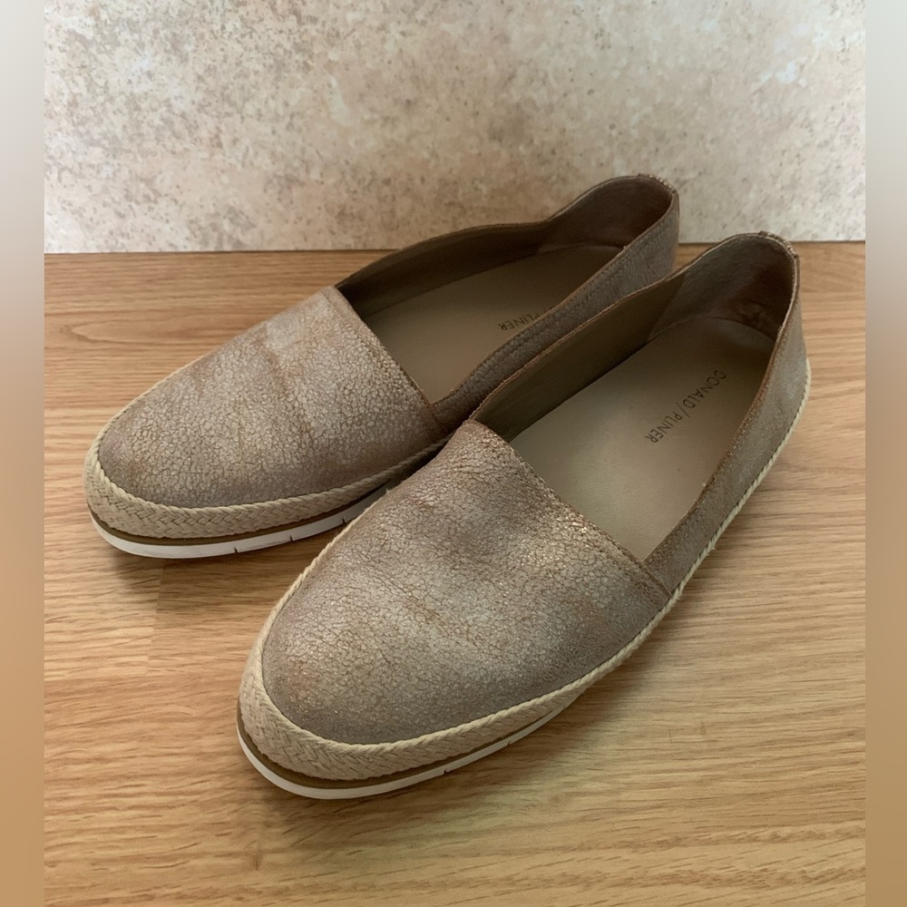 Donald Pliner Women's Size 9 Palm Tan Gold Loafers Slip On Espadrille Shoes